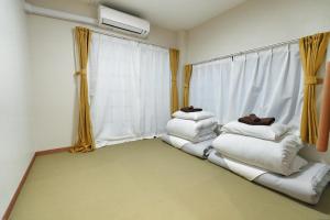 BSY301 Direct to Ginza and Roppongi, Private 2BR Home, Sleeps 4