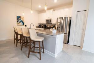 Storey Lake 4BR Townhome w Private Pool