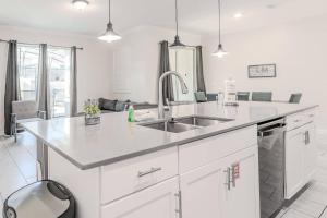 Comfortable 4BR Home with Pool at Storey Lake