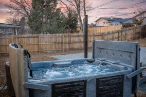 Newly Remodeled Hot Tub Fire Pit Game Room