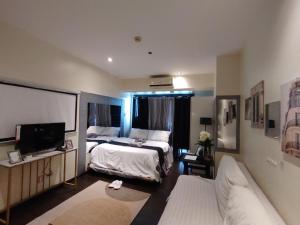 Stay at SMR Poblacion Makati