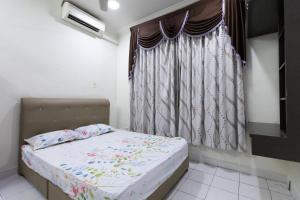 Spacious 4BR Home Near Beach & Airport Tanjung Aru