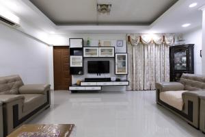 Spacious 4BR Home Near Beach & Airport Tanjung Aru