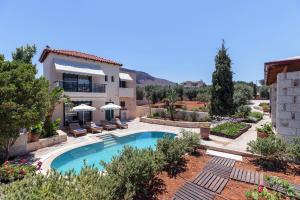 Villa Dafni with Private Pool BBQ and Free Parking