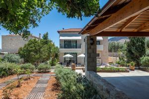 Villa Dafni with Private Pool BBQ and Free Parking