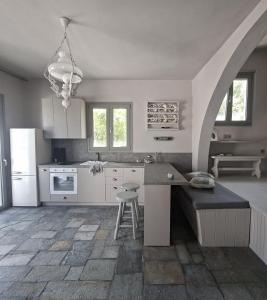South Grinn - Authentic Greek Living