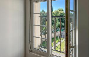 Cozy Apartment In Saint-Jean-Dangély With Wifi