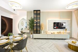 Elegant Apartment in Marina Diamond by beBalmy