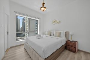 Elegant Apartment in Marina Diamond by beBalmy