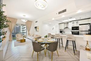 Elegant Apartment in Marina Diamond by beBalmy