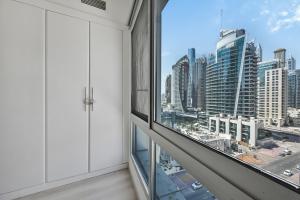 Elegant Apartment in Marina Diamond by beBalmy