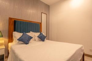3 Bed room Condo next to Port for long term stays