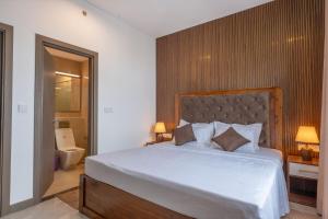 3 Bed room Condo next to Port for long term stays