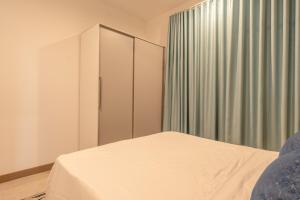 3 Bed room Condo next to Port for long term stays