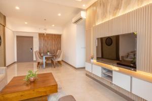 3 Bed room Condo next to Port for long term stays