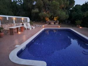Castelo do Mar, 3 bedroom villa with private pool in large garden, 400m to beach and close to village