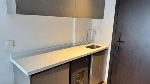 Azure Suites Apartment Batam - AOSIS Room