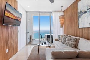 Beautiful View on 23rd Floor Beach Front at Camino Al Mar