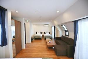 DJX3F Spacious 68 sqm Home for Groups near Asakusa and Tokyo Skytree 1 Double Bed 2 Wide Single Beds 1 Sofa Bed Sleeps 6