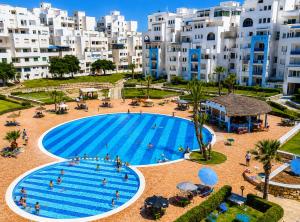 Luxury Beach Apartment Pool & Ocean View
