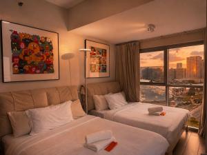Modern Condo next to Okada Manila near MOA and Airport