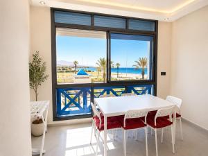 Luxury Beach Apartment Pool & Ocean View