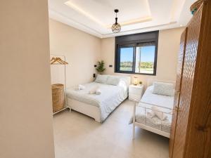 Luxury Beach Apartment Pool & Ocean View
