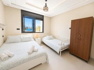 Luxury Beach Apartment Pool & Ocean View