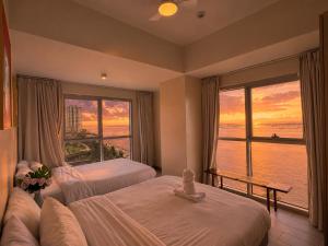 Modern Condo next to Okada Manila near MOA and Airport