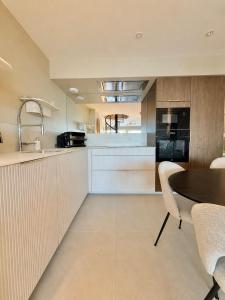 Escale élégante à la mer Duplex neuf en front de mer