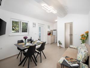 Villa with private pool, summer kitchen