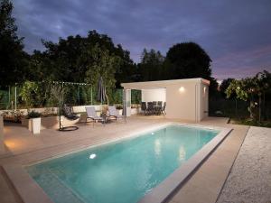 Villa with private pool, summer kitchen