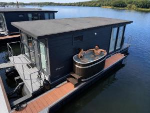 Houseboat Marina Mookerplas met Duo Hottub I 4 - 6 personen