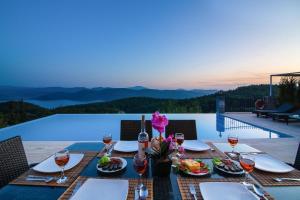 Infinity Pool Panoramic View Villa in Akyaka - Ula