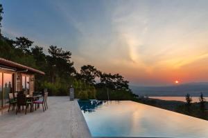 Infinity Pool Panoramic View Villa in Akyaka - Ula