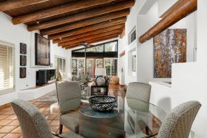 Santa Fe-Style Escape in The Boulders Pool Hot Tub Access Covered Patios Grill