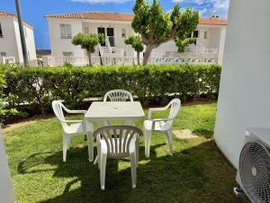 Relax in Arenal d Castell apartamento con piscinas