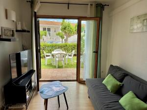 Relax in Arenal d Castell apartamento con piscinas