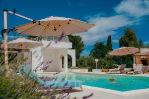 Castellinaria Holiday Rooms with Pool & Apartment with Private Jacuzzi