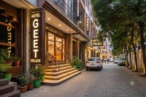 Hotel Geet Deluxe Near Connaught Place and New Delhi Railway Station