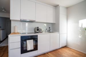 SwissVida Business Apartments Zurich Airport, Free Parking & Workspace
