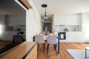 SwissVida Business Apartments Zurich Airport, Free Parking & Workspace