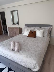 LuxeStay Apartments
