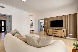 Villa close to the beach sea views