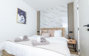 Silver Lake Residence