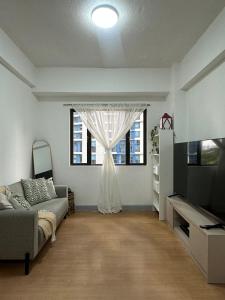 Cozy Urban Retreat in Burgos Circle, BGC