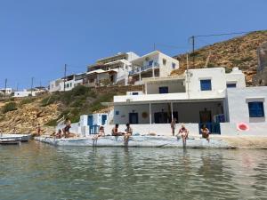 Onar Sifnos by the sea