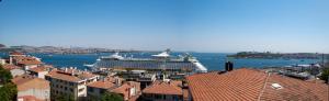 Bosphorus View - Modern Central Apartment with Elevator & Parking