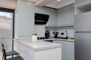Bosphorus View - Modern Central Apartment with Elevator & Parking
