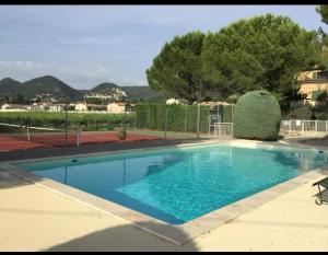 Sablet Ventoux Rando Vignobles Dentelles Pool